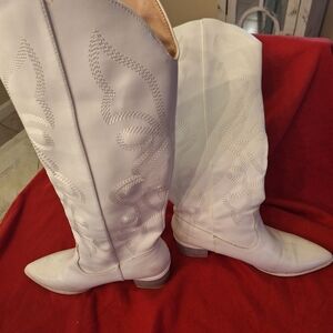Elegant White Embroidered Women's Boots